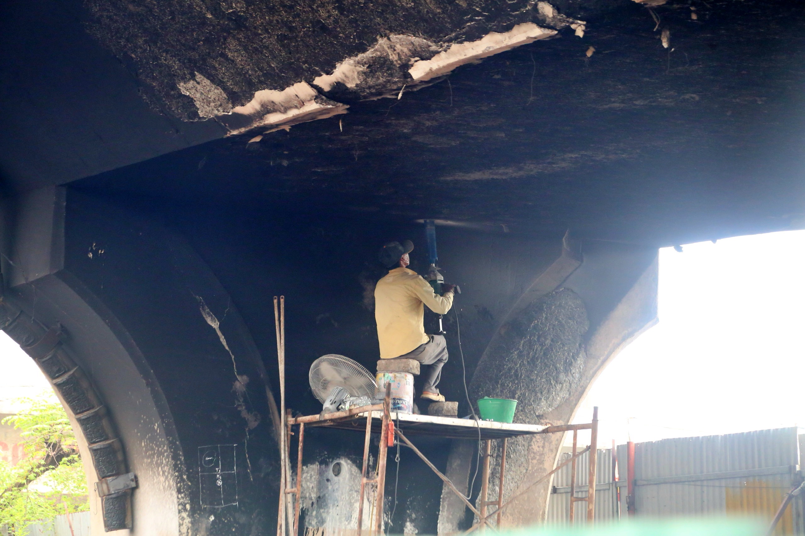 Vụ cháy bãi xe máy của doanh nghiệp: Hà Nội chi 2,6 tỉ sửa cầu Vĩnh Tuy- Ảnh 1.