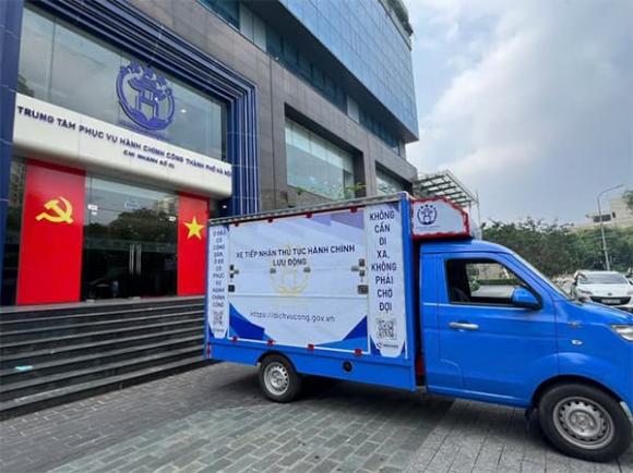 tu-bay-gio-nguoi-dan-ha-noi-duoc-huong-loi-ich-lon-giai-quyet-nhieu-thu-tuc-hanh-chinh-ngay-tai-xe-dich-vu-cong-luu-dong.jpg 0 Dịch vụ công lưu động, Điểm Phục vụ hành chính công cộng đồng, Hà Nội