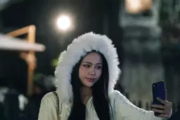 Gió lạnh 'chạm phố', người Hà Nội rủ nhau check-in đầu mùa