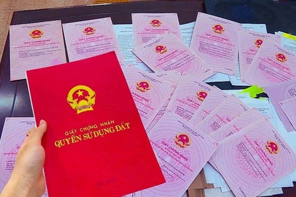 Hà Nội yêu cầu dừng nộp hồ sơ giấy về thủ tục sổ đỏ - 1