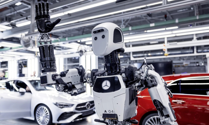 Robot tại nhà máy sản xuất của Mercedes. Ảnh: Apptronik