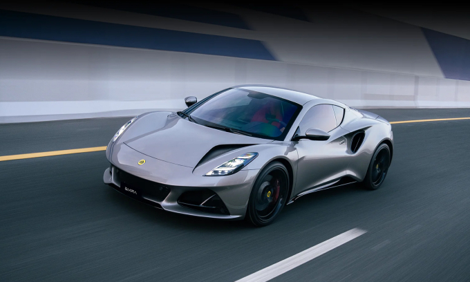 Một mẫu Emira lăn bánh tại Anh. Ảnh: Lotus