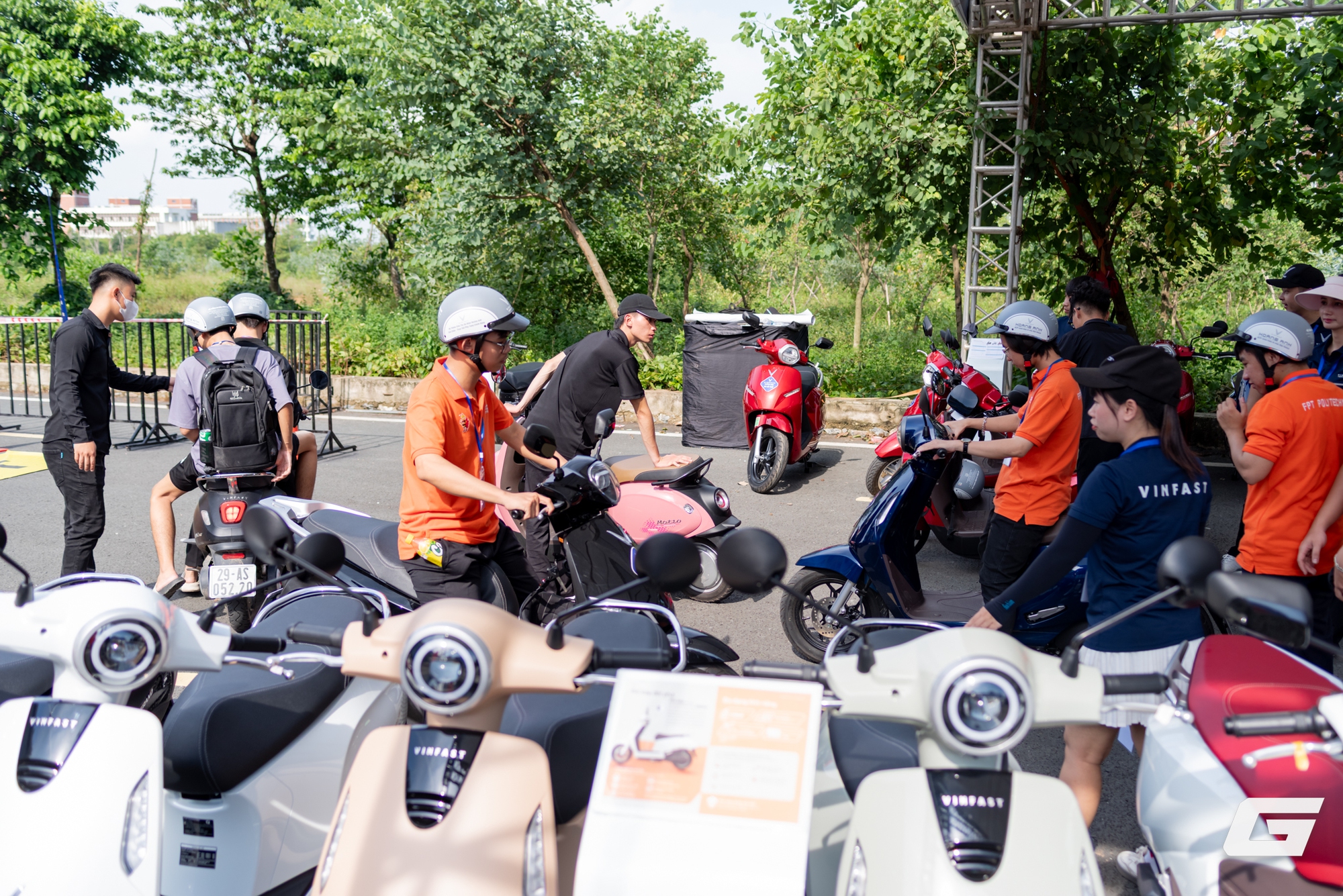 Hành trình di chuyển xanh tại Vietnam Mobility Festival 2025 có gì hấp dẫn mà sinh viên nô nức đến trải nghiệm- Ảnh 1.