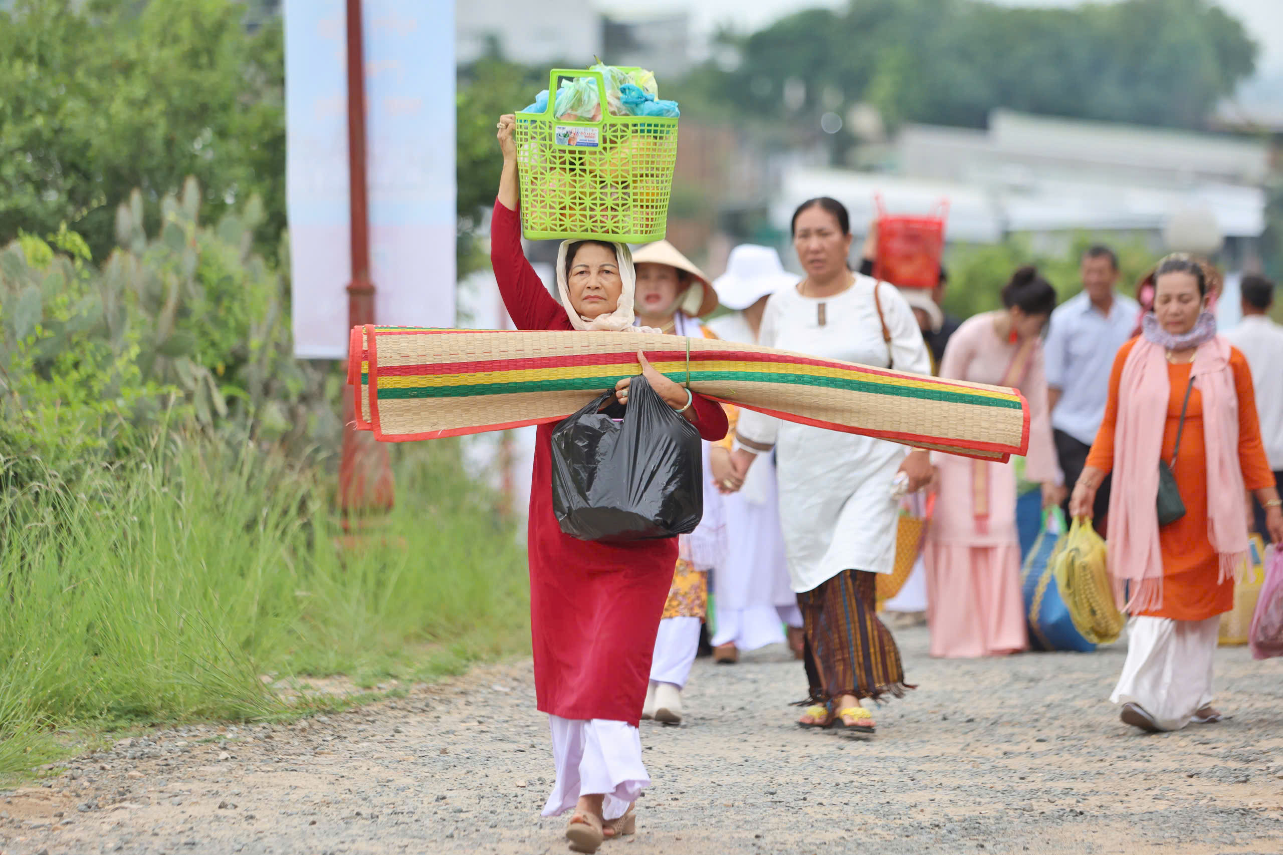 Hình ảnh đặc sắc vui đón lễ hội Katê từ hàng nghìn người dân, du khách - Ảnh 1. Hình ảnh đặc sắc vui đón lễ hội Katê từ hàng nghìn người dân, du khách - Ảnh 1.