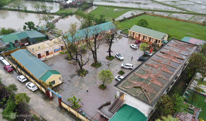 Trường Tiểu học Hưng Lợi, xã Lam Thành, bị tốc mái, hư hỏng sau bão Bualoi hồi cuối tháng 9, hiện chưa thể sửa chữa do thiếu kinh phí. Ảnh: Đức Hùng