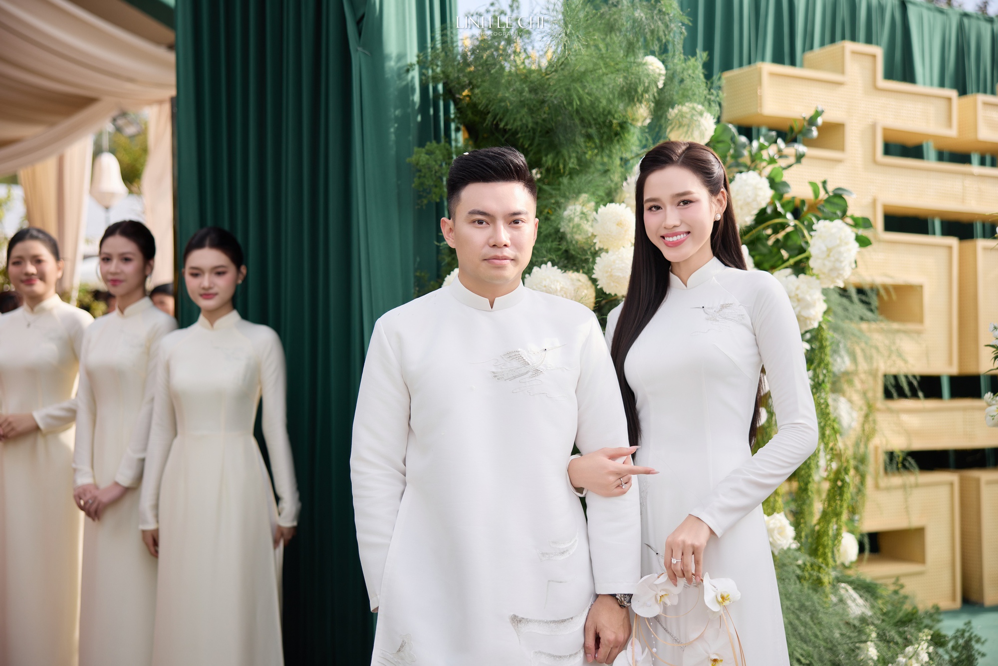 Hoa hậu Đỗ Hà khóc nức nở khi nghe bố chồng chủ tịch nói điều này trong đám cưới- Ảnh 1. Hoa hậu Đỗ Hà khóc nức nở khi nghe bố chồng chủ tịch nói điều này trong đám cưới- Ảnh 1.