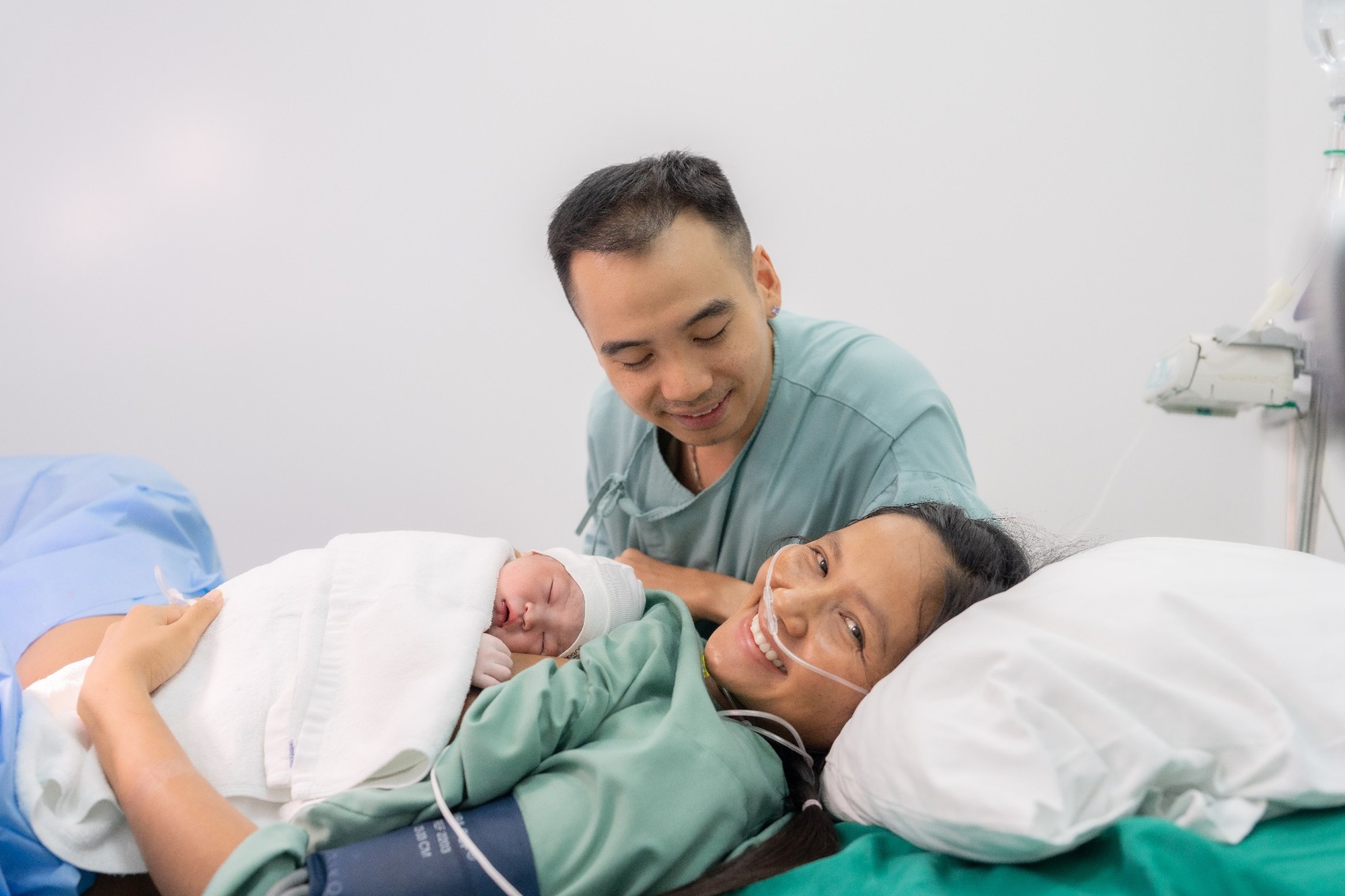 Hoa hậu H'Nen Niê giảm liền 9kg, khoe bụng phẳng lỳ sau 10 ngày sinh nở - Ảnh 5.