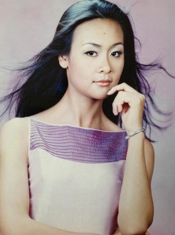 Hoa hậu Việt bị ung thư vú: Trải qua 16 lần hoá trị, tóc rụng từng mảng, sống chung với thuốc suốt 10 năm- Ảnh 1.