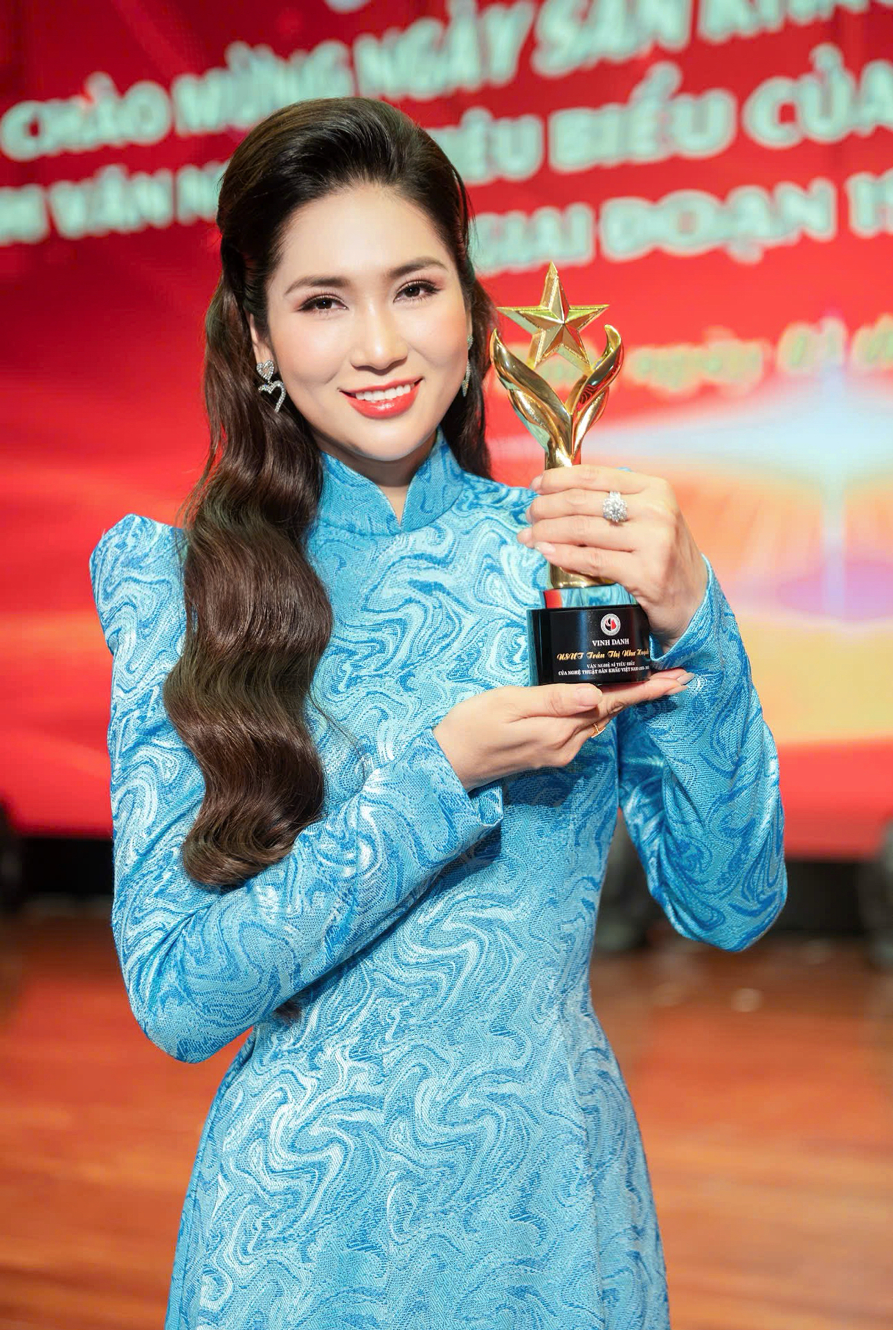 'Hoa hậu cải lương' Như Huỳnh đón tin vui kép- Ảnh 1.