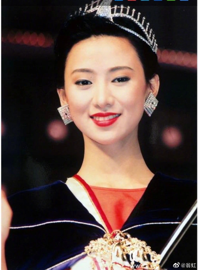 Ông Hồng đăng quang Hoa hậu châu Á năm 1989.