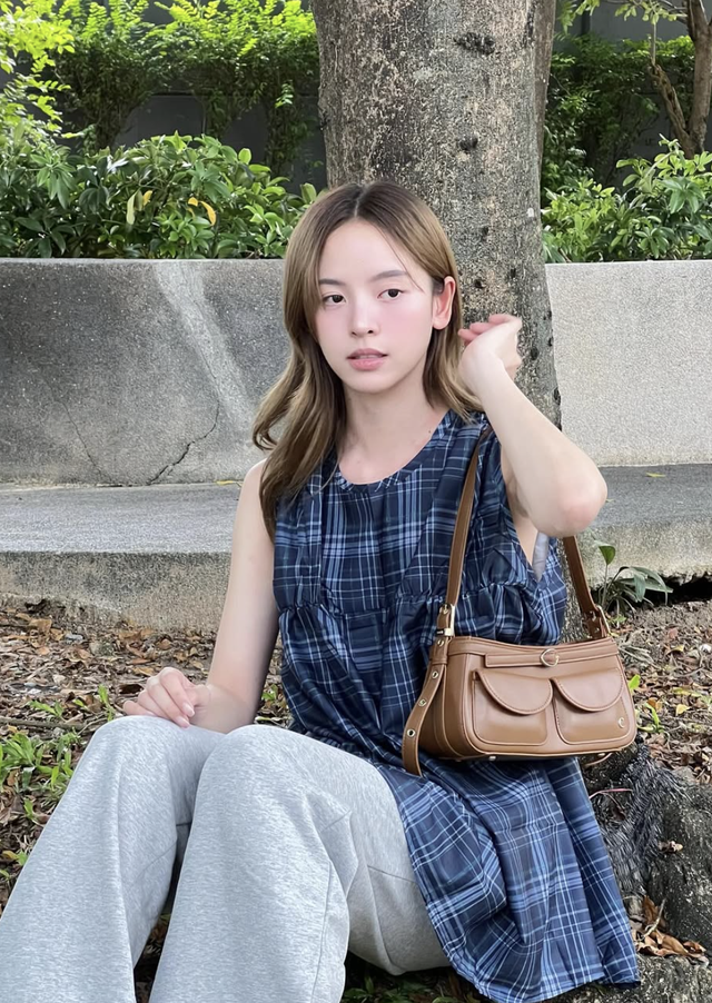 Họa tiết ca rô chưa bao giờ nhàm chán, chỉ cần nàng biết cách diện- Ảnh 1.