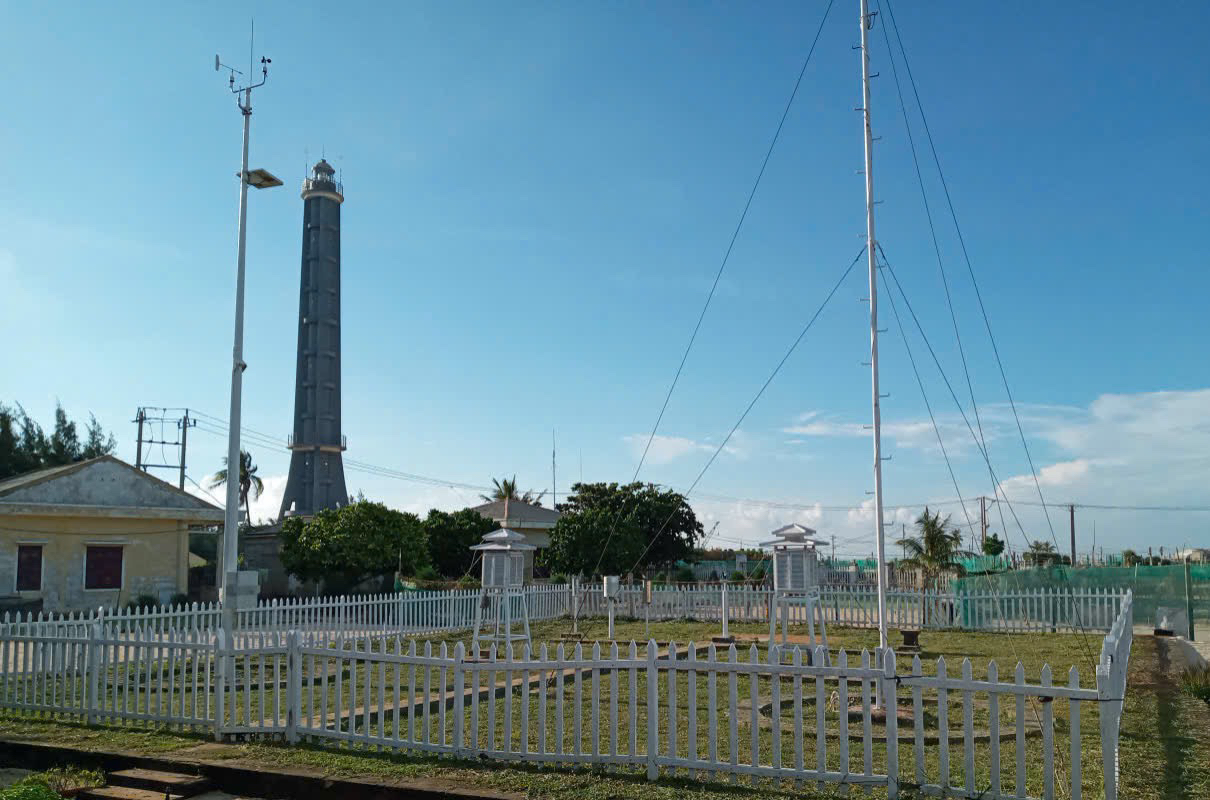 Hơn 40 năm đo gió, đếm mưa ở đảo tiền tiêu - Ảnh 1.