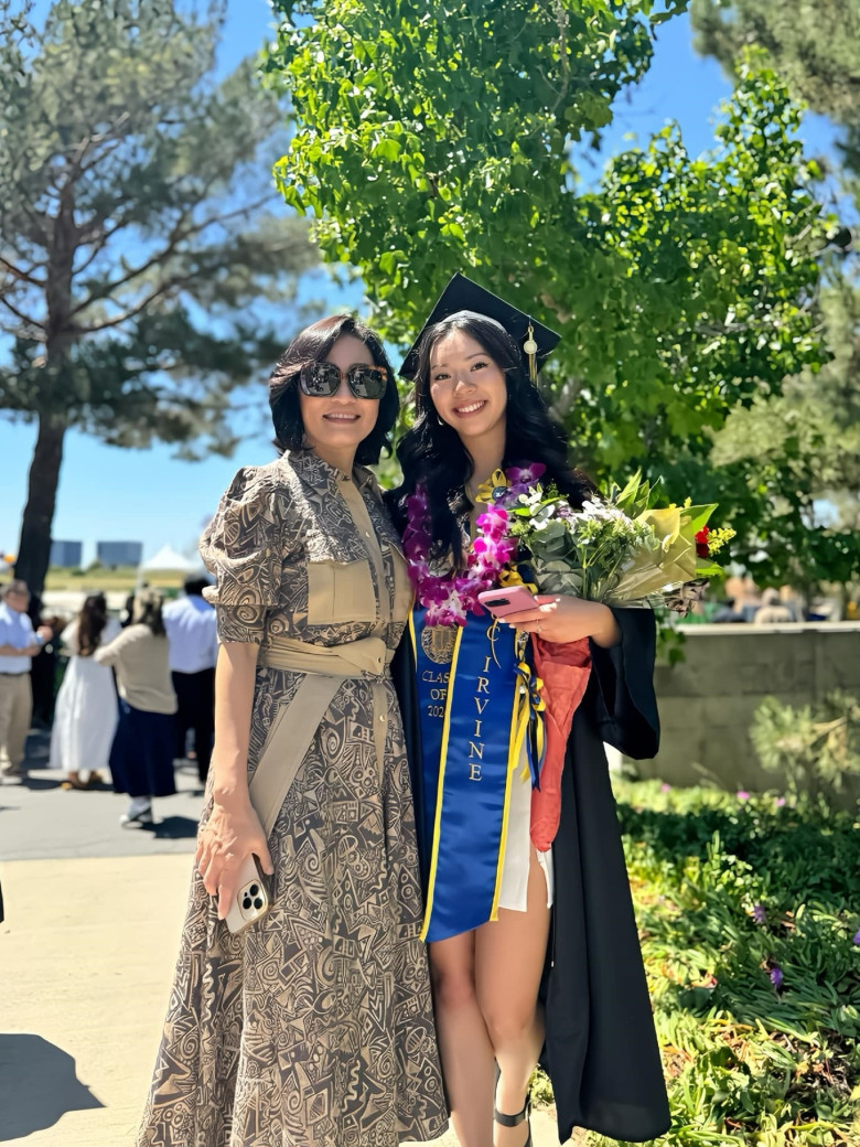 Sophia Minh Châu tốt nghiệp Đại học California vào tháng 6/2024.