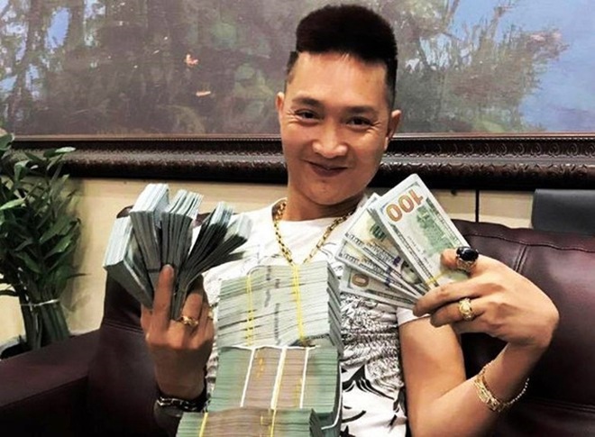 Huấn Hoa Hồng là ai?- Ảnh 1. Huấn Hoa Hồng là ai?- Ảnh 1.