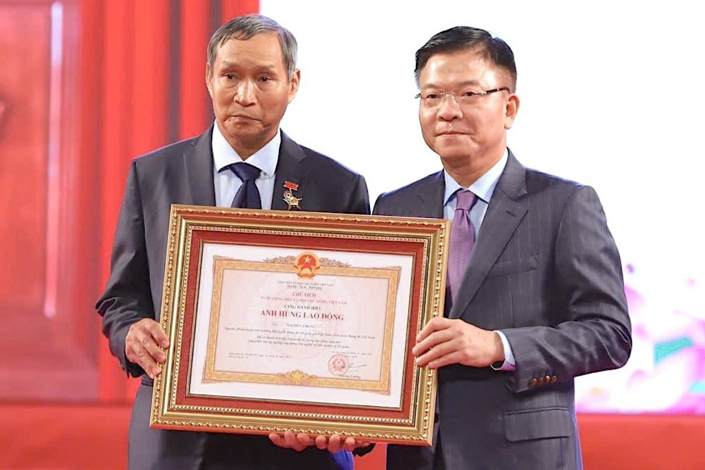 Huấn luyện viên Mai Đức Chung được trao tặng danh hiệu Anh hùng Lao động- Ảnh 2.