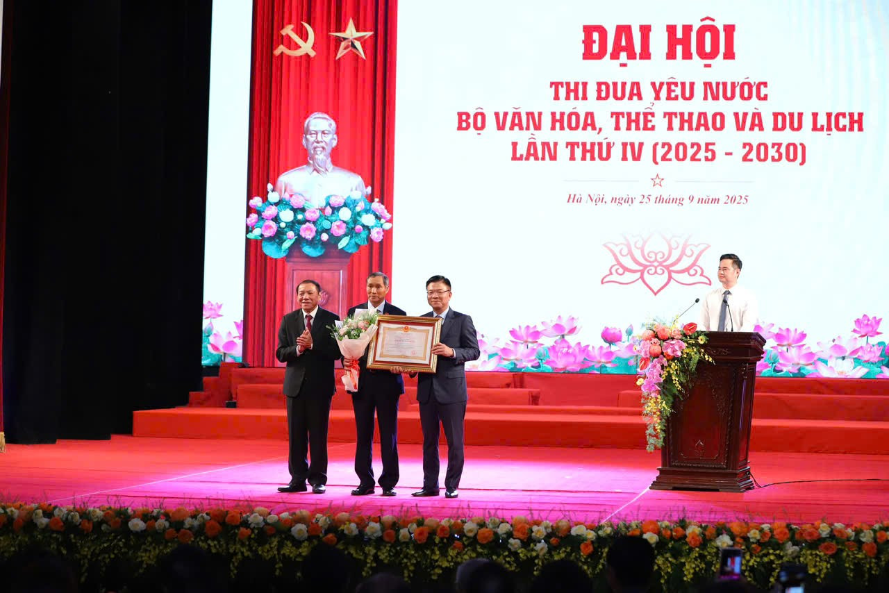 Huấn luyện viên Mai Đức Chung được trao tặng danh hiệu Anh hùng Lao động- Ảnh 1.