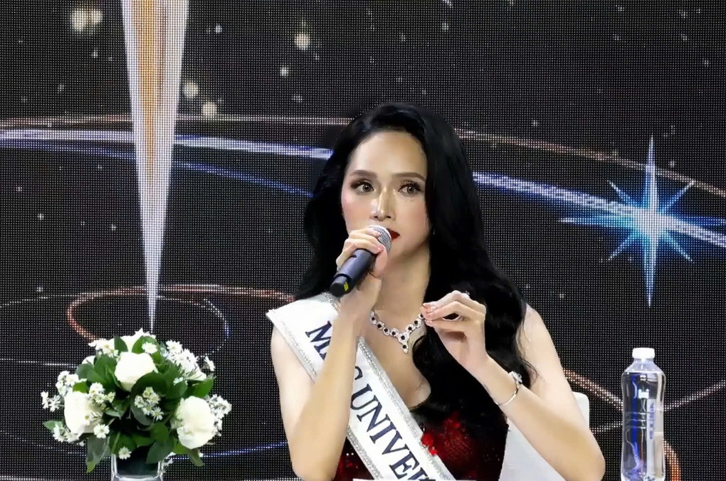 Hương Giang nói về giới tính tại Miss Universe: Tôi có hồ sơ đầy đủ - 1