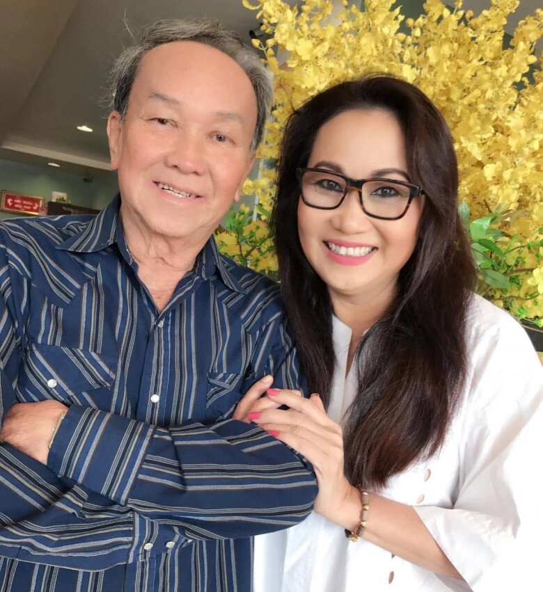 Thanh Hằng và cha - nghệ sĩ Hương Huyền.