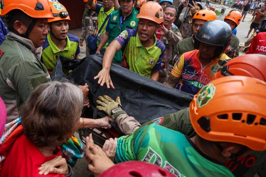 Tang thương bao trùm Philippines sau trận động đất kinh hoàng nhất trong hơn một thập kỷ: Ít nhất 69 người chết, chạy đua tìm người sống sót trong 72 