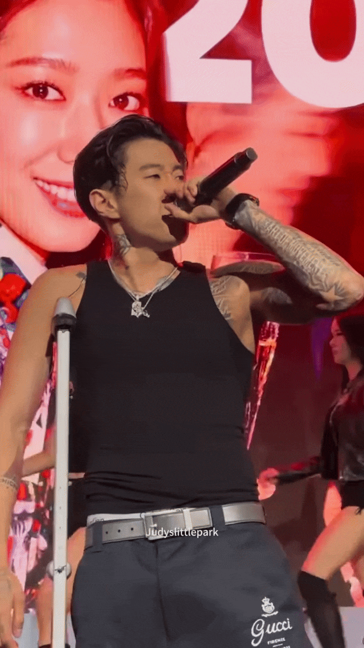 Vụ nam ca sĩ J bị "sờ gáy" vì hát ca khúc phản cảm: Xuất hiện đòn trừng phạt đầu tiên! - Ảnh 4.