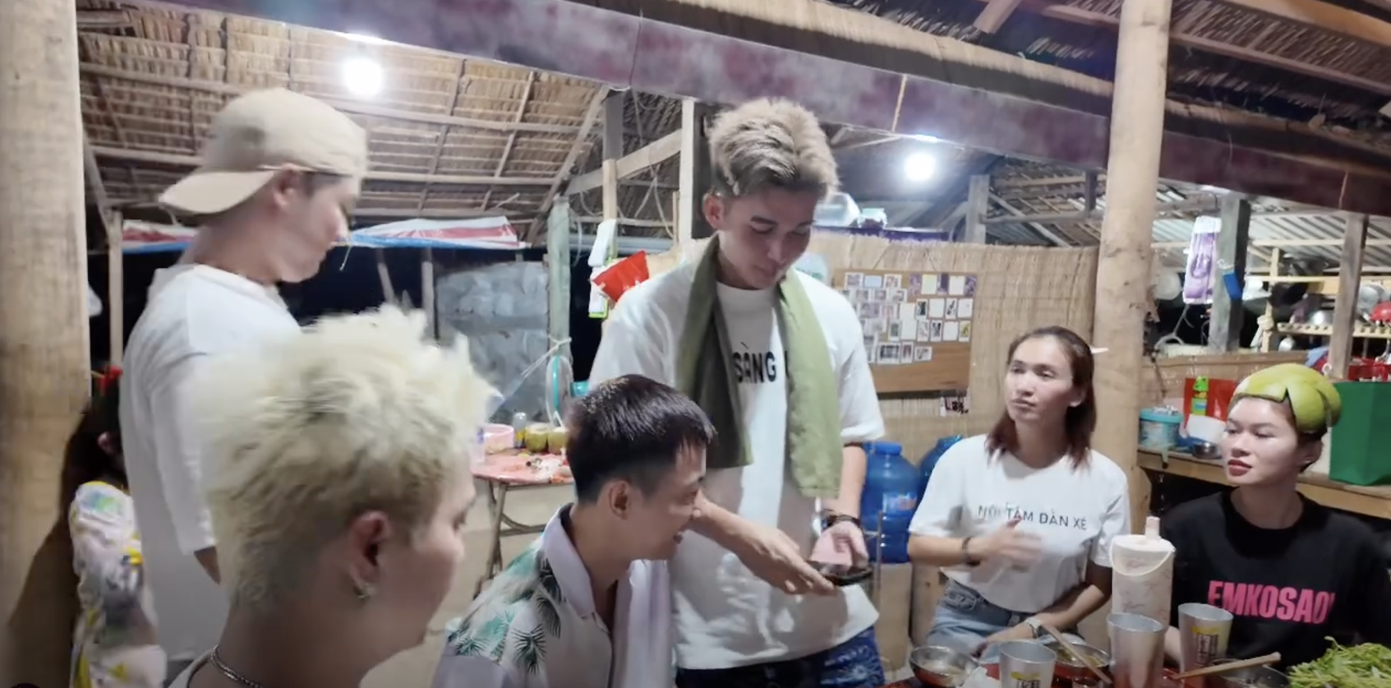 Jun Phạm say xỉn gây tranh cãi- Ảnh 1.