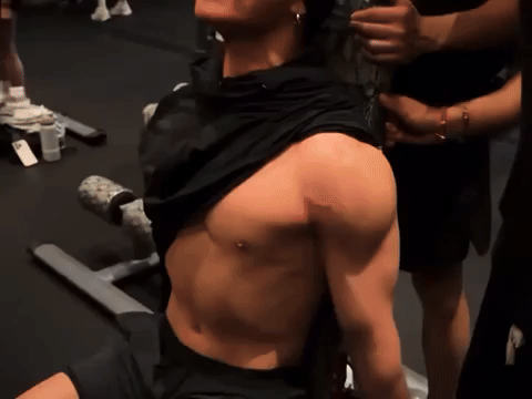 Jungkook (BTS) khoe cơ bắp cuồn cuồn trong phòng gym, body cực phẩm hậu xuất ngũ hút cả triệu view- Ảnh 3.