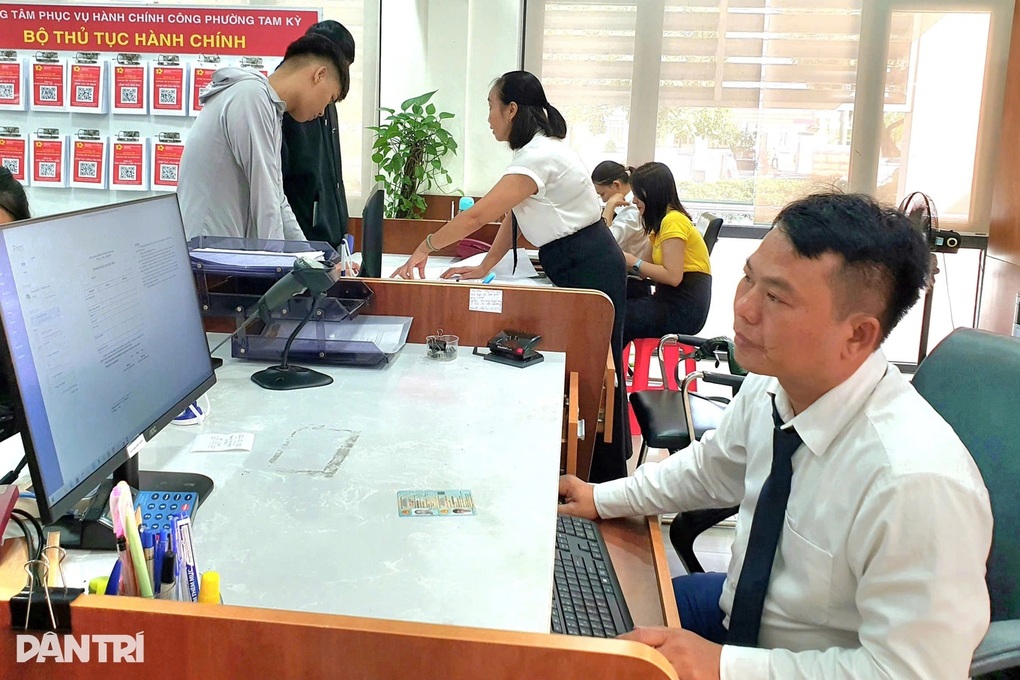 Kết luận của Bộ Chính trị về hoạt động của chính quyền địa phương 2 cấp - 1