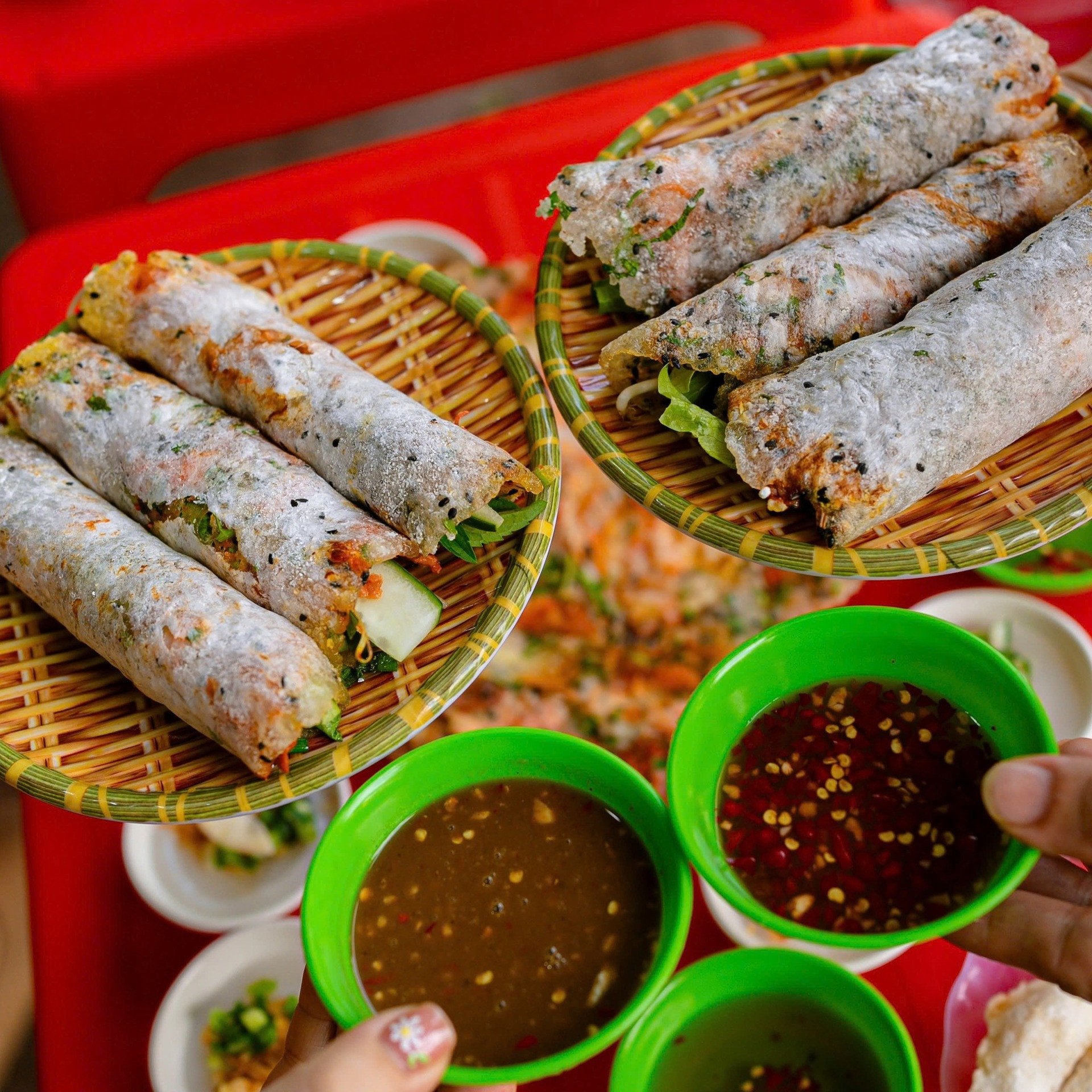 Khách Mỹ ngỡ ngàng với món đặc sản Việt Nam thơm ngon chế biến chỉ 20 giây - 1