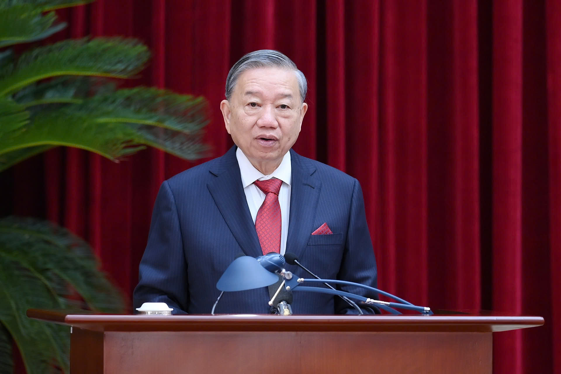 Khai mạc Hội nghị Trung ương 13: Lấy phiếu giới thiệu nhân sự khóa XIV - Ảnh 1.