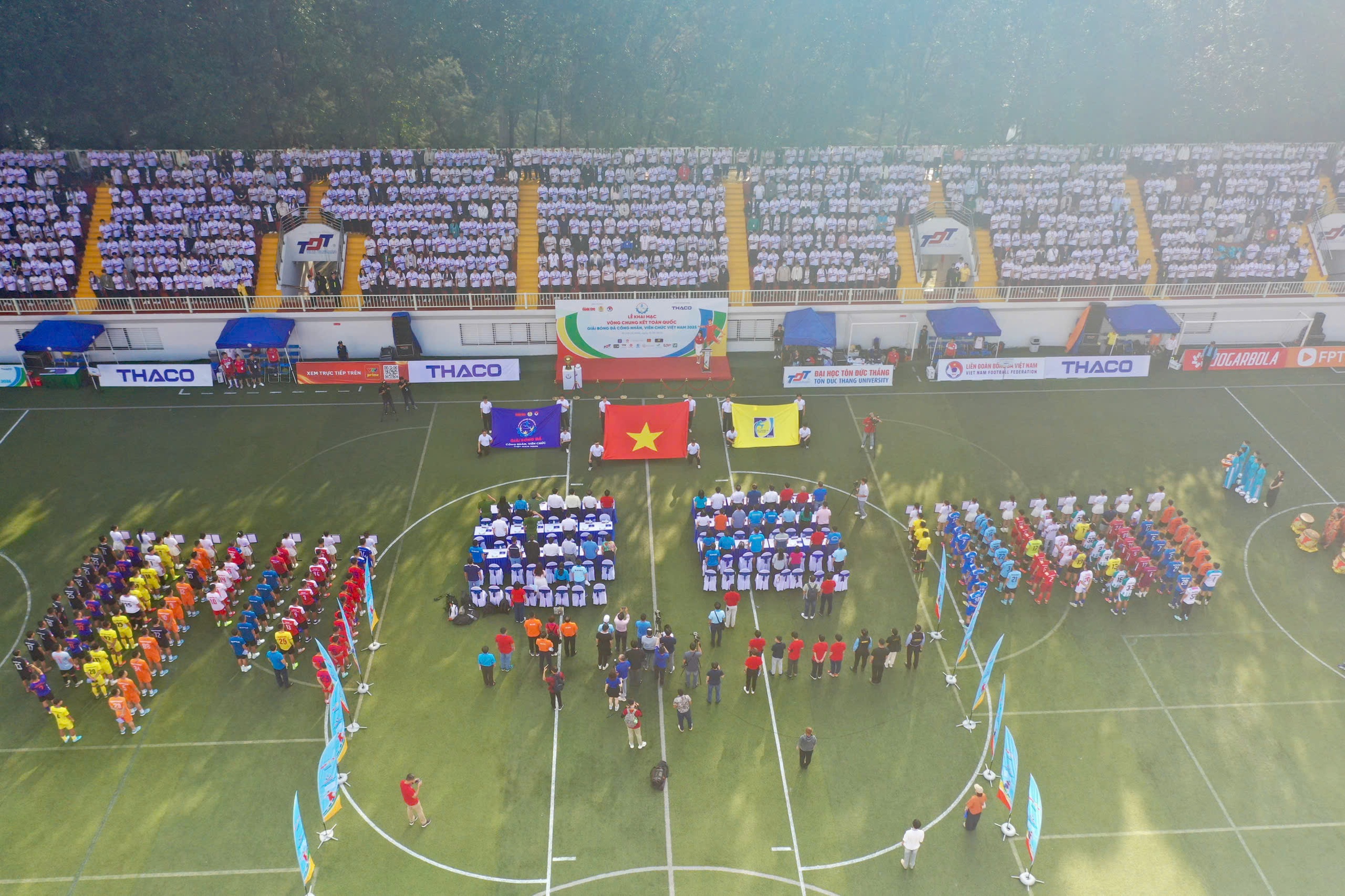 bóng đá công nhân - Ảnh 1.