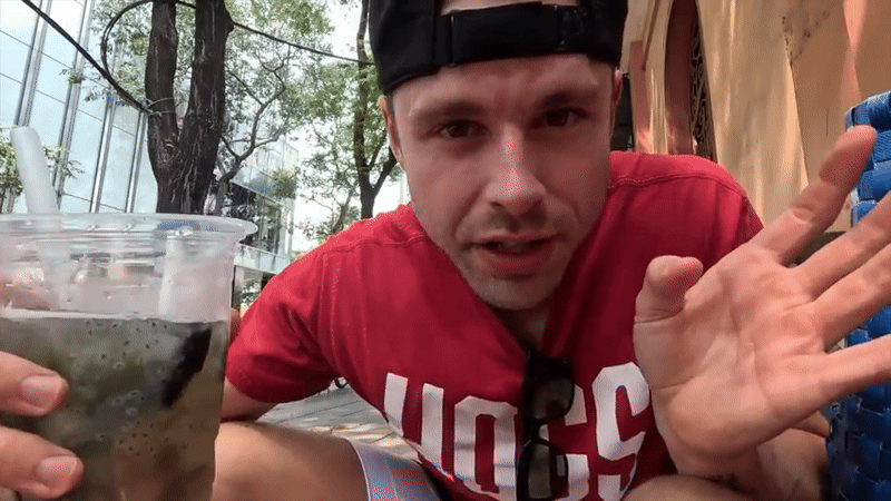 Khách Tây trầm trồ trước 5 món đồ uống bình dân, giá rẻ, bán đầy vỉa hè: 