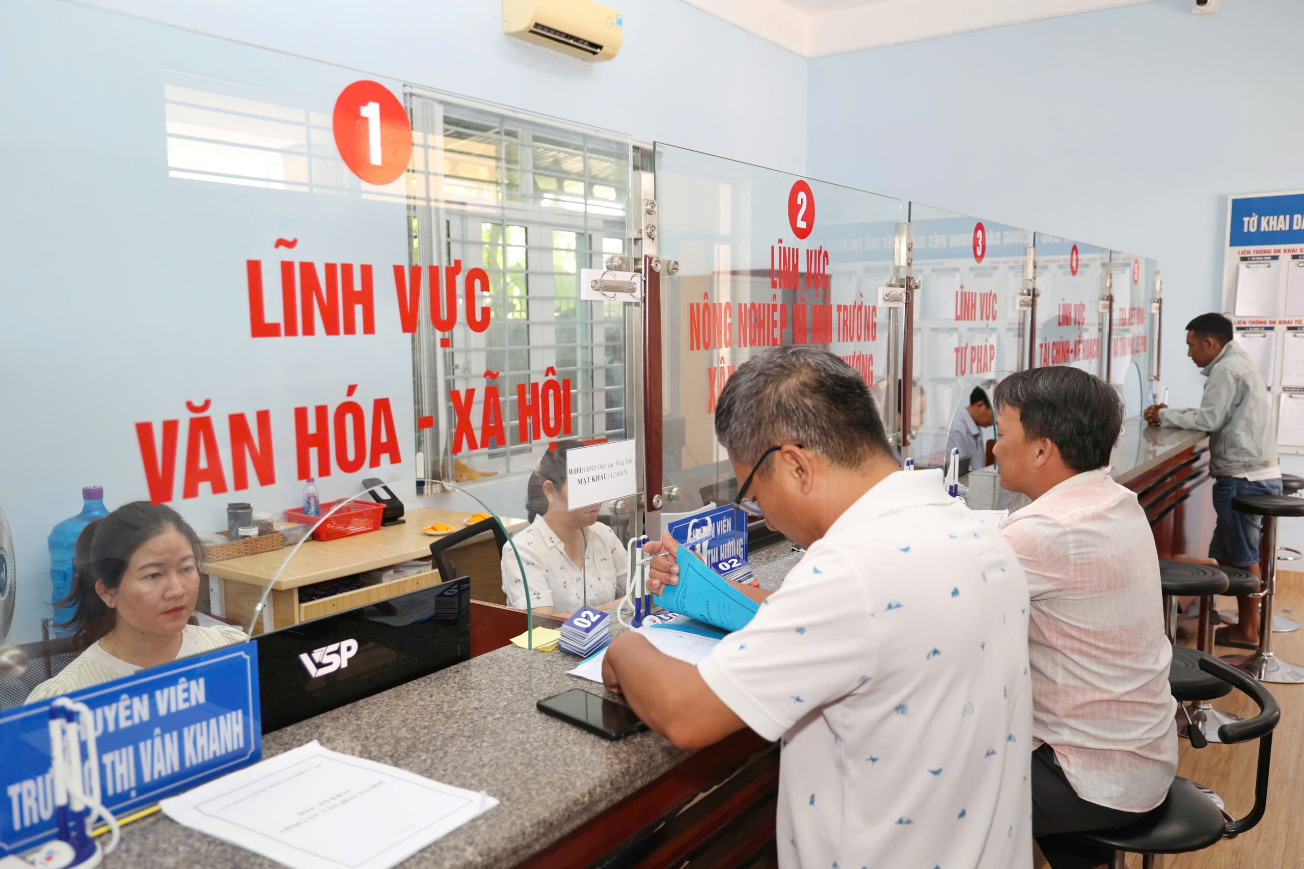 Khánh Hòa đề xuất gần 44.700 biên chế công chức, viên chức giai đoạn 2026 1 Khánh Hòa đề xuất gần 44.700 biên chế công chức, viên chức giai đoạn 2026 - 2031 - Ảnh 1.