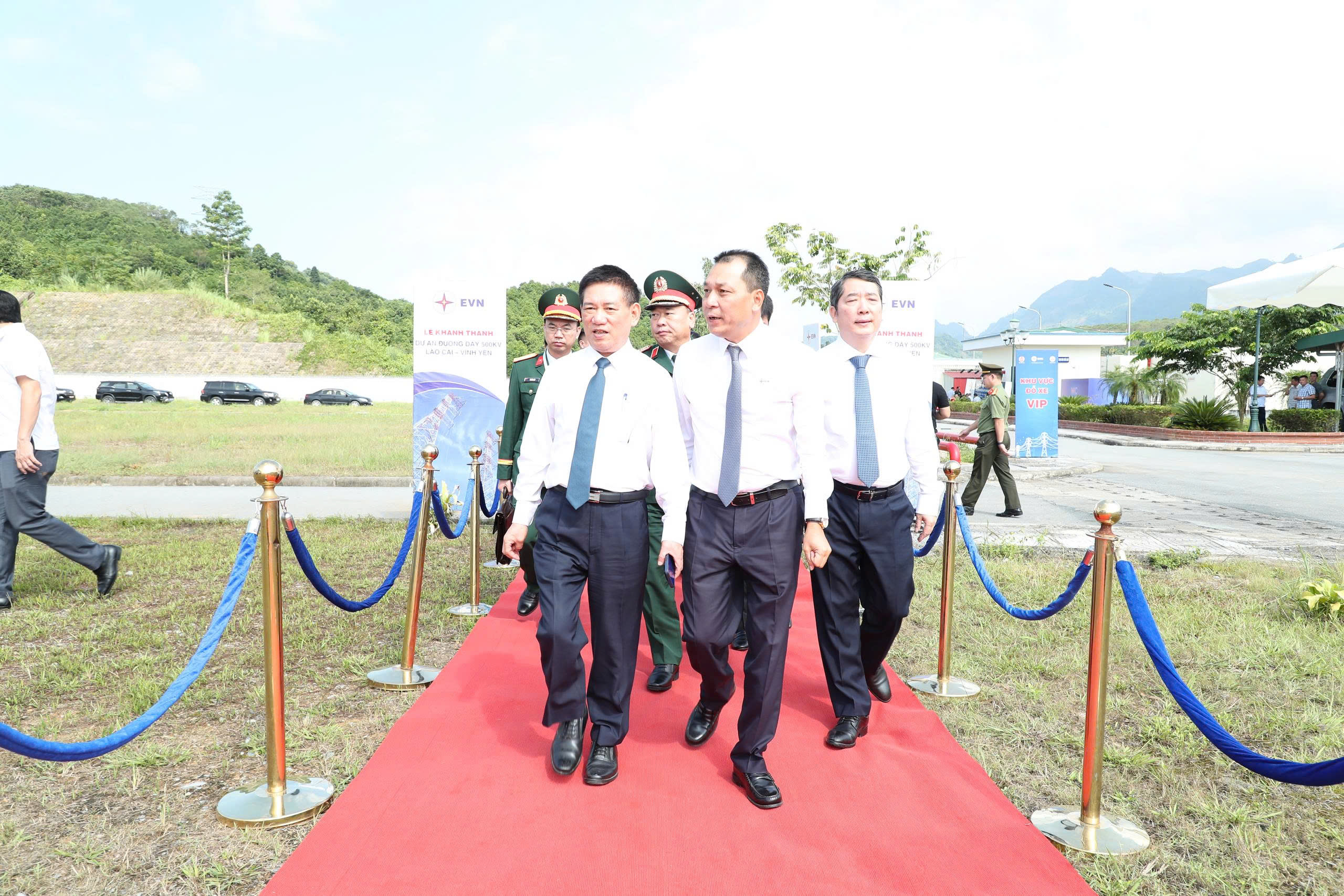 Khánh thành dự án hơn 7.410 tỉ đồng, truyền tải khoảng 3.000 MW từ Tây Bắc và tăng nhập khẩu điện 1 Khánh thành dự án hơn 7.410 tỉ đồng, truyền tải khoảng 3.000 MW từ Tây Bắc và tăng nhập khẩu điện - Ảnh 1.