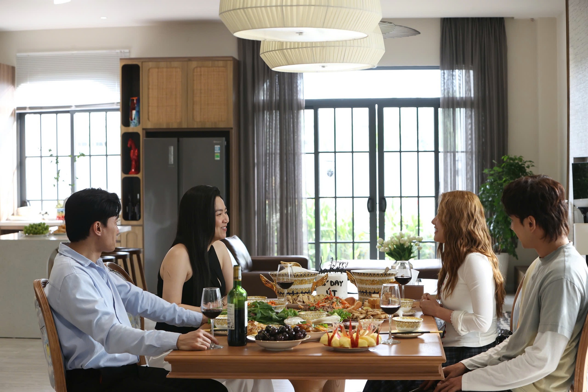 Khi điện ảnh Việt chọn kể về tình chị em – thứ tình cảm chân thật nhưng ít được nhắc tới - Ảnh 1. Khi điện ảnh Việt chọn kể về tình chị em – thứ tình cảm chân thật nhưng ít được nhắc tới - Ảnh 1.