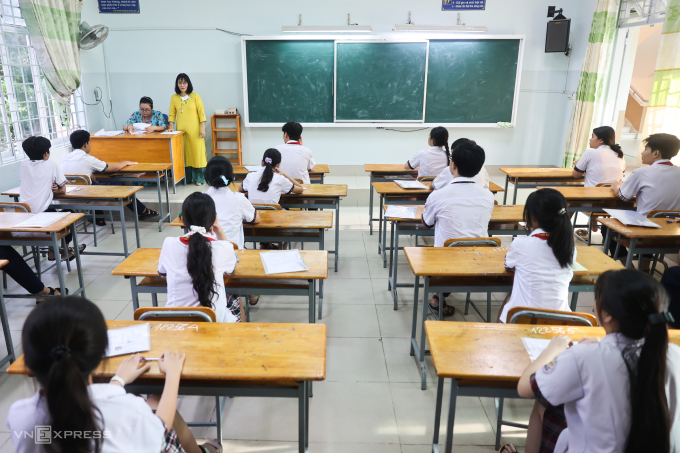 Thí sinh dự thi lớp 10 tại THCS Trần Quốc Toản, TP HCM, tháng 6/2024. Ảnh: Quỳnh Trần