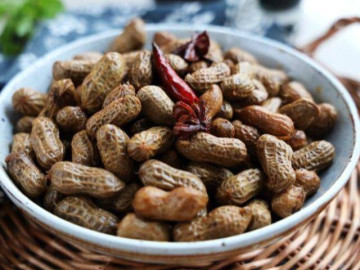 Luộc lạc chỉ cho nước lã là chưa chuyên nghiệp, thêm 2 bước này củ nào cũng thơm bùi, chắc hạt