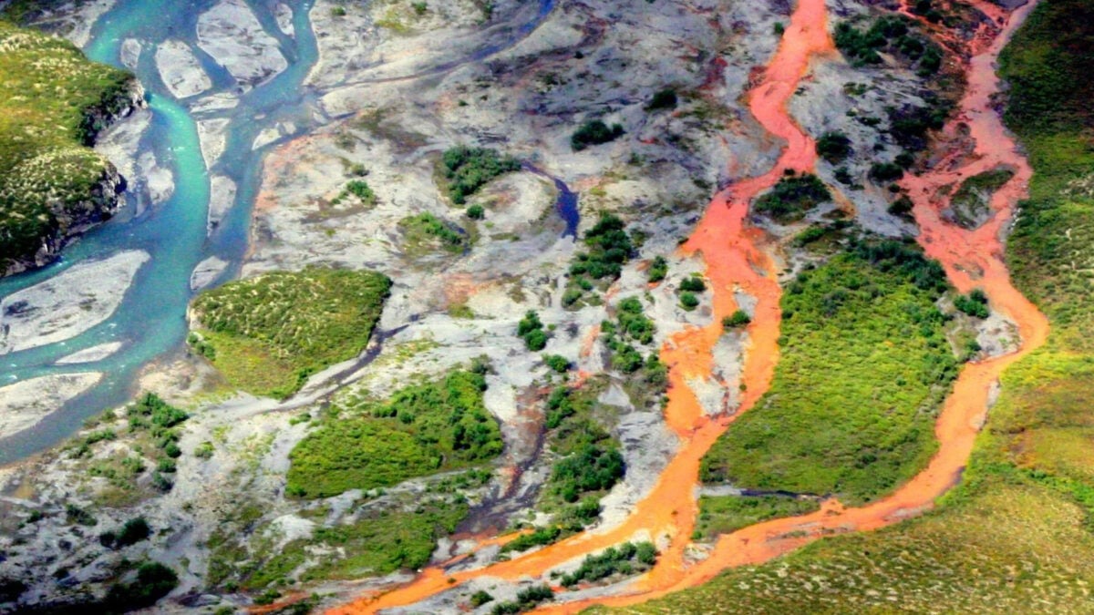Các con sông ở Bắc Cực chuyển sang màu cam bí ẩn: Khoa học tìm ra lời giải- Ảnh 1.