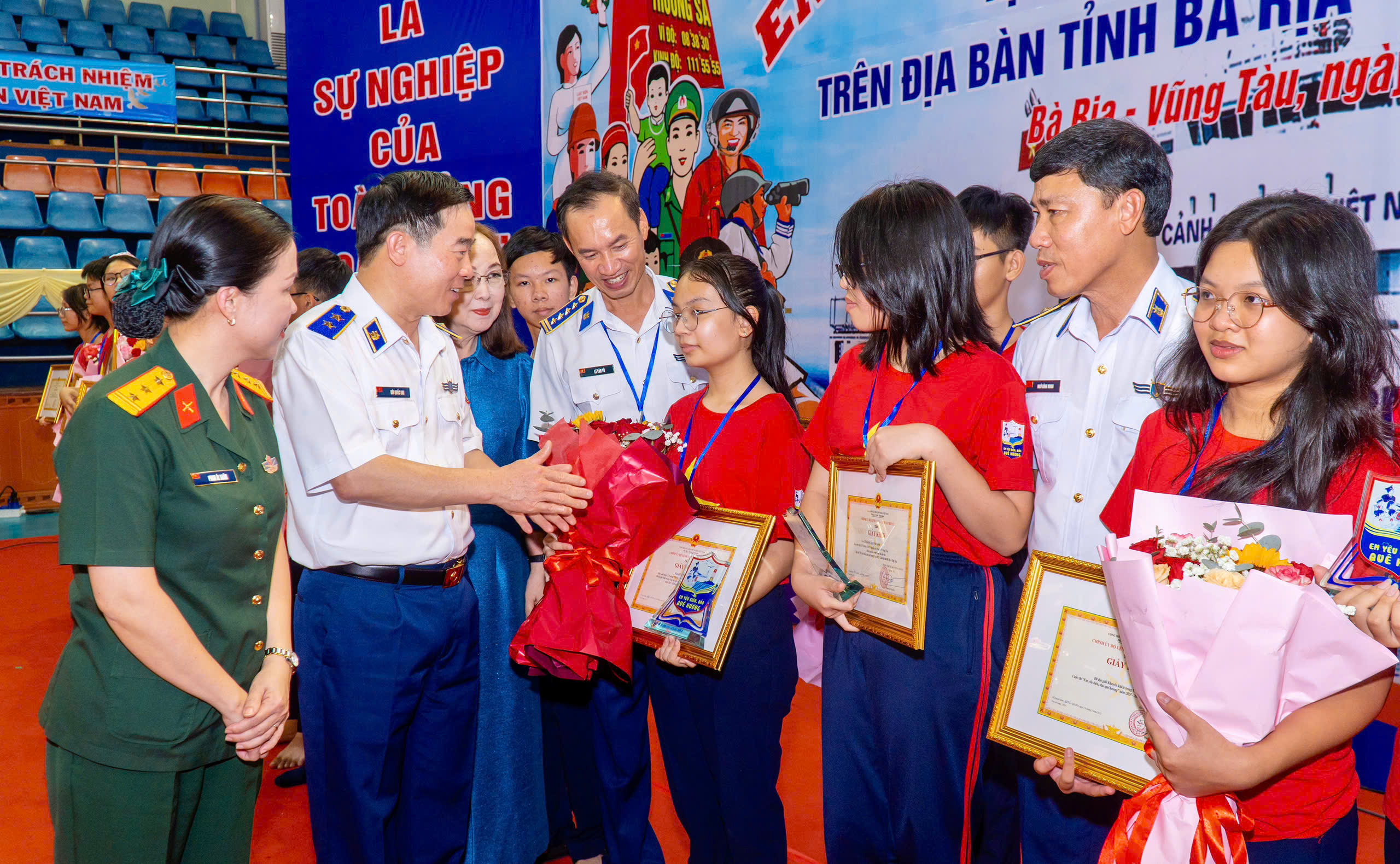 Khơi dậy tình yêu biển, đảo- Ảnh 1.