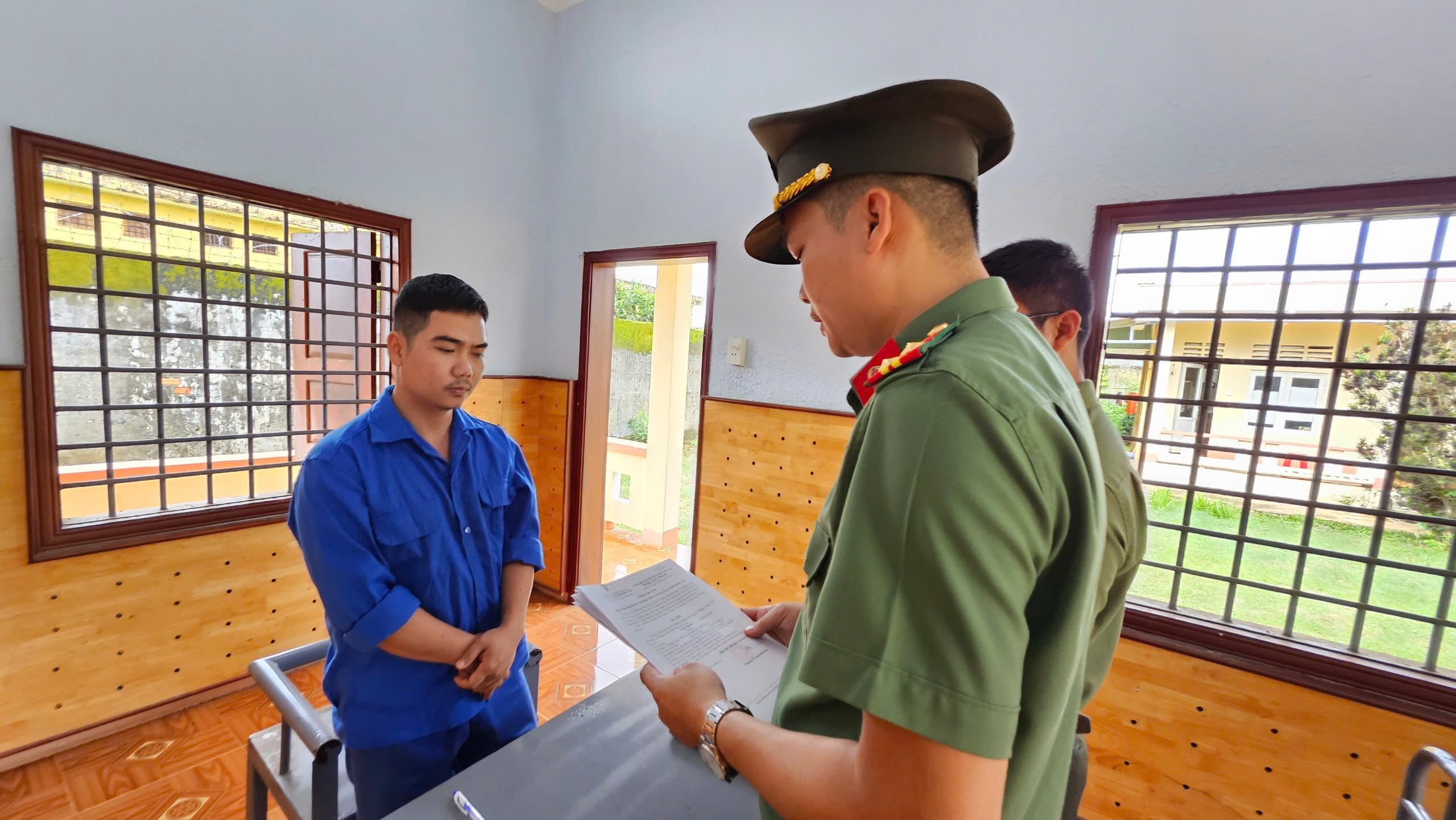 Khởi tố Hai anh em lừa đảo chiếm đoạt tiền của hàng trăm ngàn người dân - Ảnh 1.