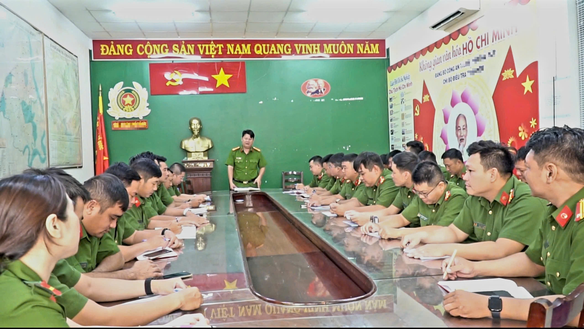 Khởi tố hơn 90 người trong đường dây đánh bạc 20.000 tỉ đồng - Ảnh 1.