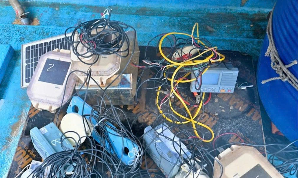 Khởi tố vụ án 13 tàu cá tháo thiết bị giám sát hành trình để khai thác trái phép trong vùng cấm - Ảnh 1.