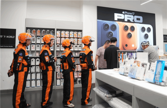 Không cần chen chúc xếp hàng, người Trung Quốc mua iPhone 17 nhanh như đặt đồ ăn- Ảnh 3. Không cần chen chúc xếp hàng, người Trung Quốc mua iPhone 17 nhanh như đặt đồ ăn- Ảnh 3.