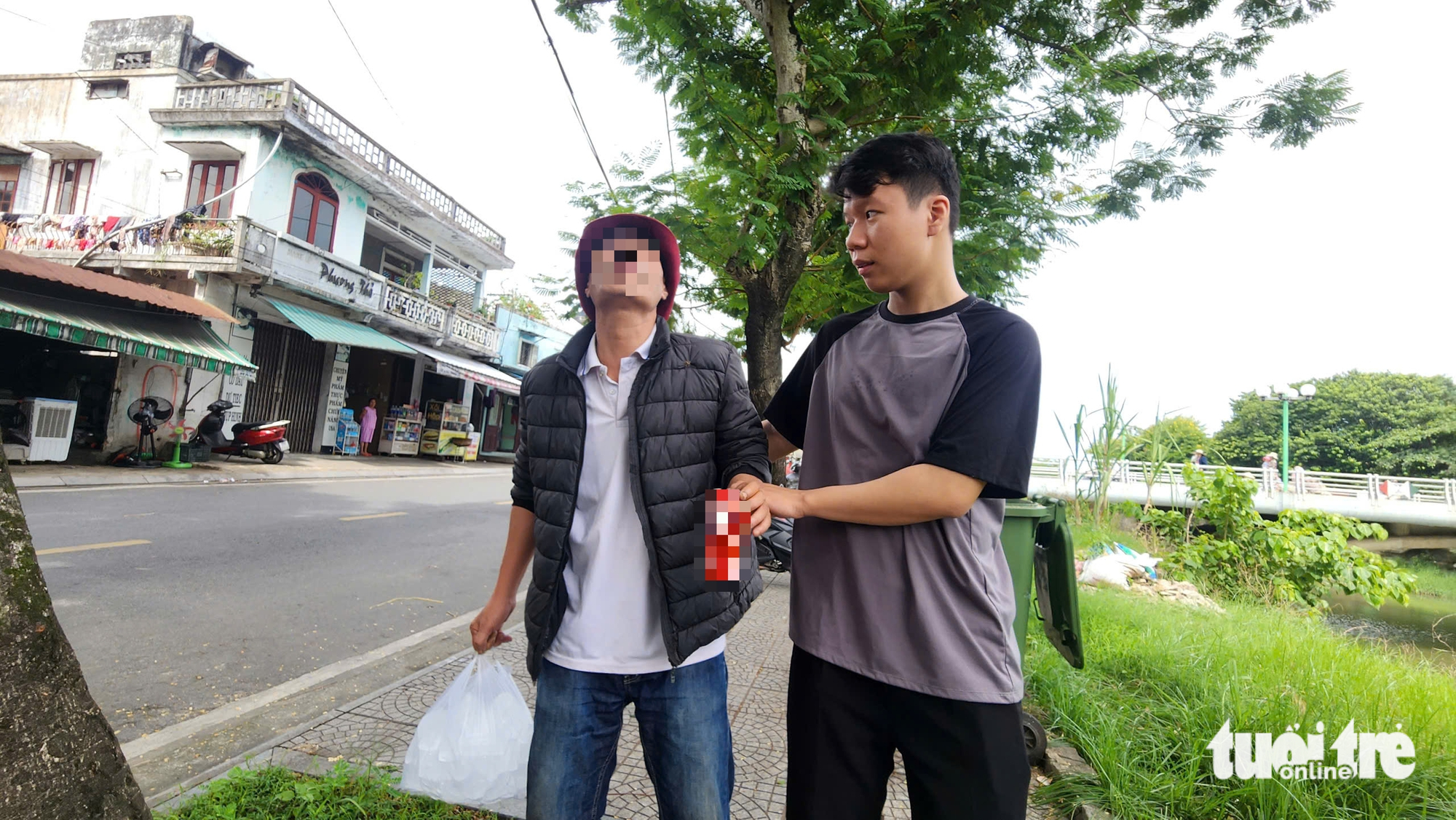 Không may cha mẹ đều mắc tâm thần, nam SV Huế thấy may mắn 'vì còn cha mẹ' 1 tiếp sức đến trường - Ảnh 1.