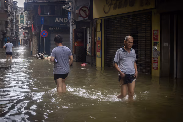 Ragasa đi qua để lại gì: Khung cảnh buồn của những đống hoang tàn ngổn ngang sau cơn bão mạnh nhất năm 2025- Ảnh 3.