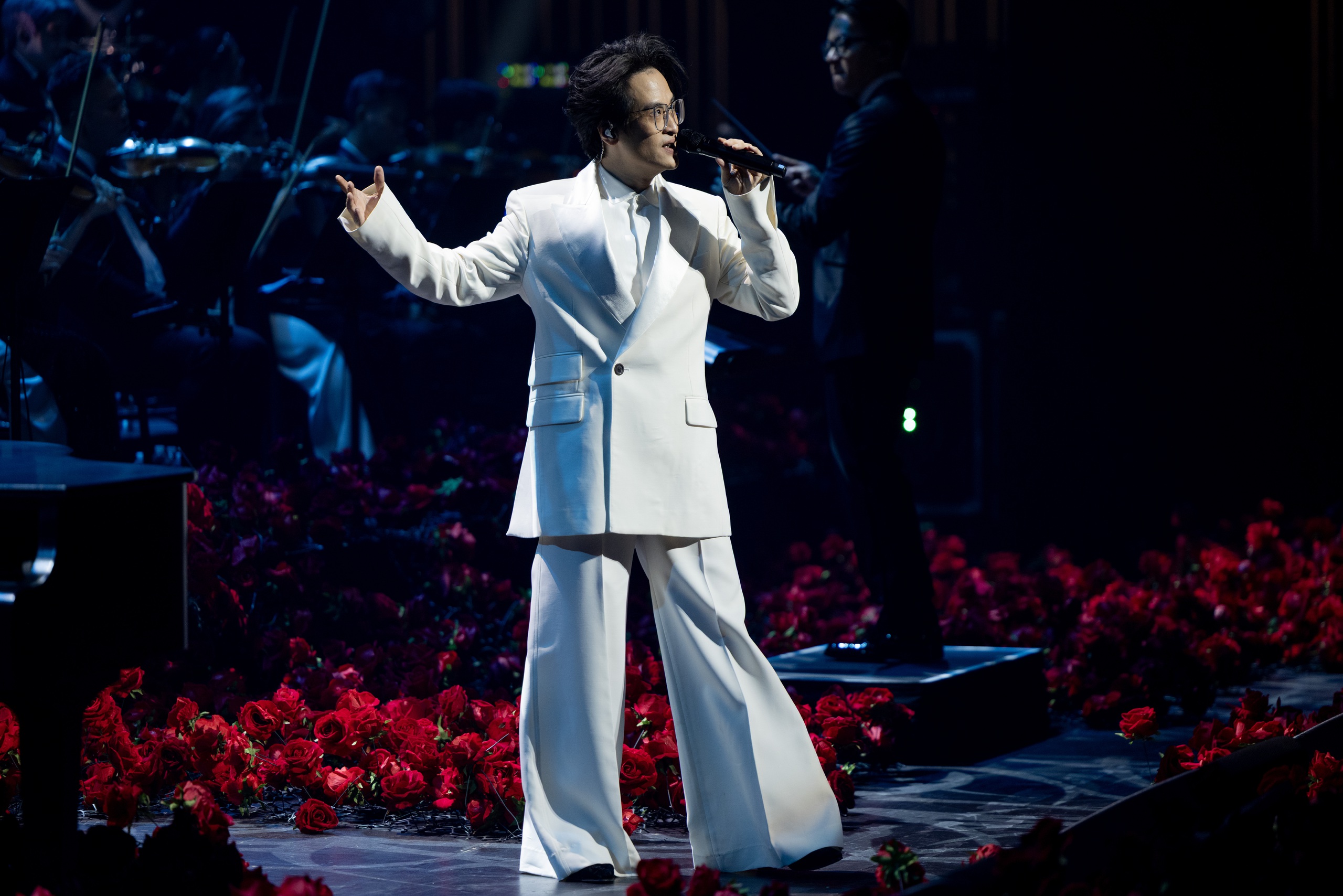 Hà Anh Tuấn: Kiêu hãnh và nhân ái cùng 'Sketch a rose'- Ảnh 1.