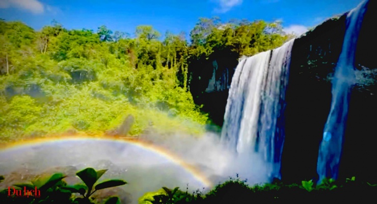 Kỳ diệu khoảnh khắc cầu vồng rực rỡ xuất hiện ở thác K50 - 1