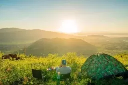 Trekking đỉnh Chư Nâm, tận hưởng cảnh sắc Tây Gia Lai tuyệt đẹp