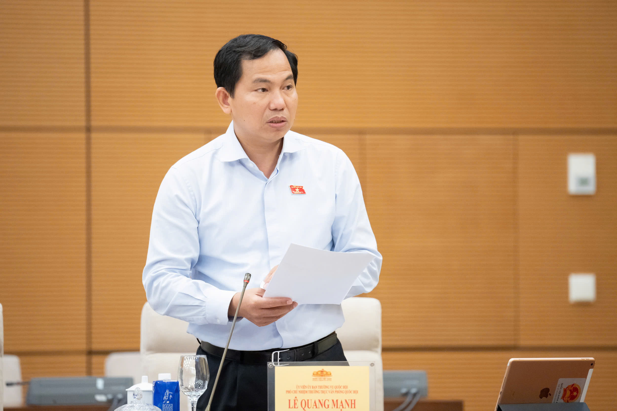 'Có phải tề thiên đại thánh đâu mà luật gửi hôm trước, hôm sau thông qua'- Ảnh 1. 'Có phải tề thiên đại thánh đâu mà luật gửi hôm trước, hôm sau thông qua'- Ảnh 1.