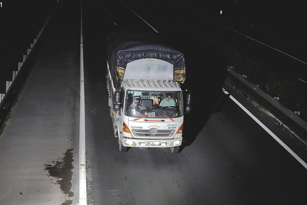 Lạ lùng chuyện thắt dây đai an toàn - 1