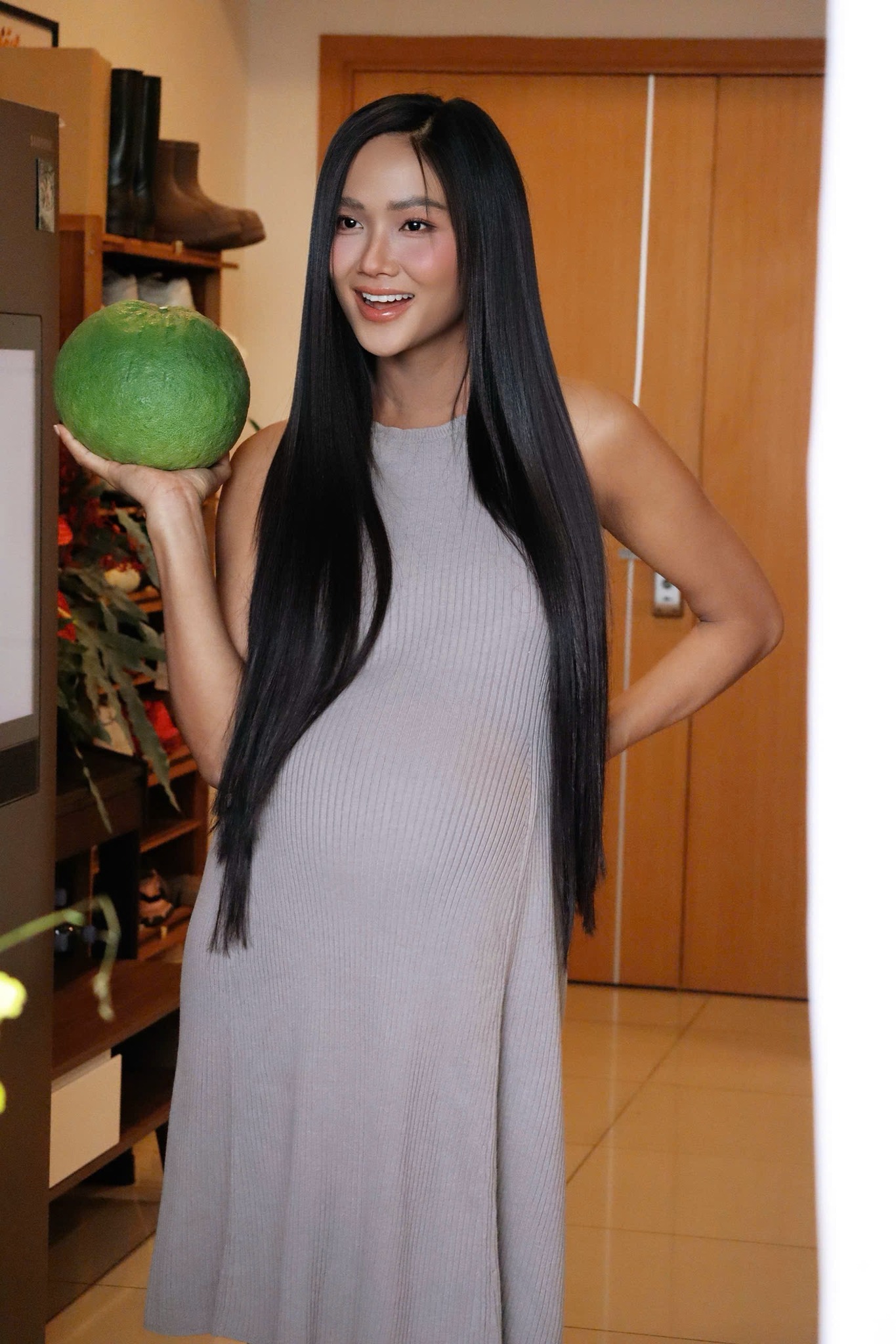 Loại nước dân dã Hoa hậu H'Hen Niê chăm dùng để tóc dày dài, đen bóng suốt thai kỳ: Là 